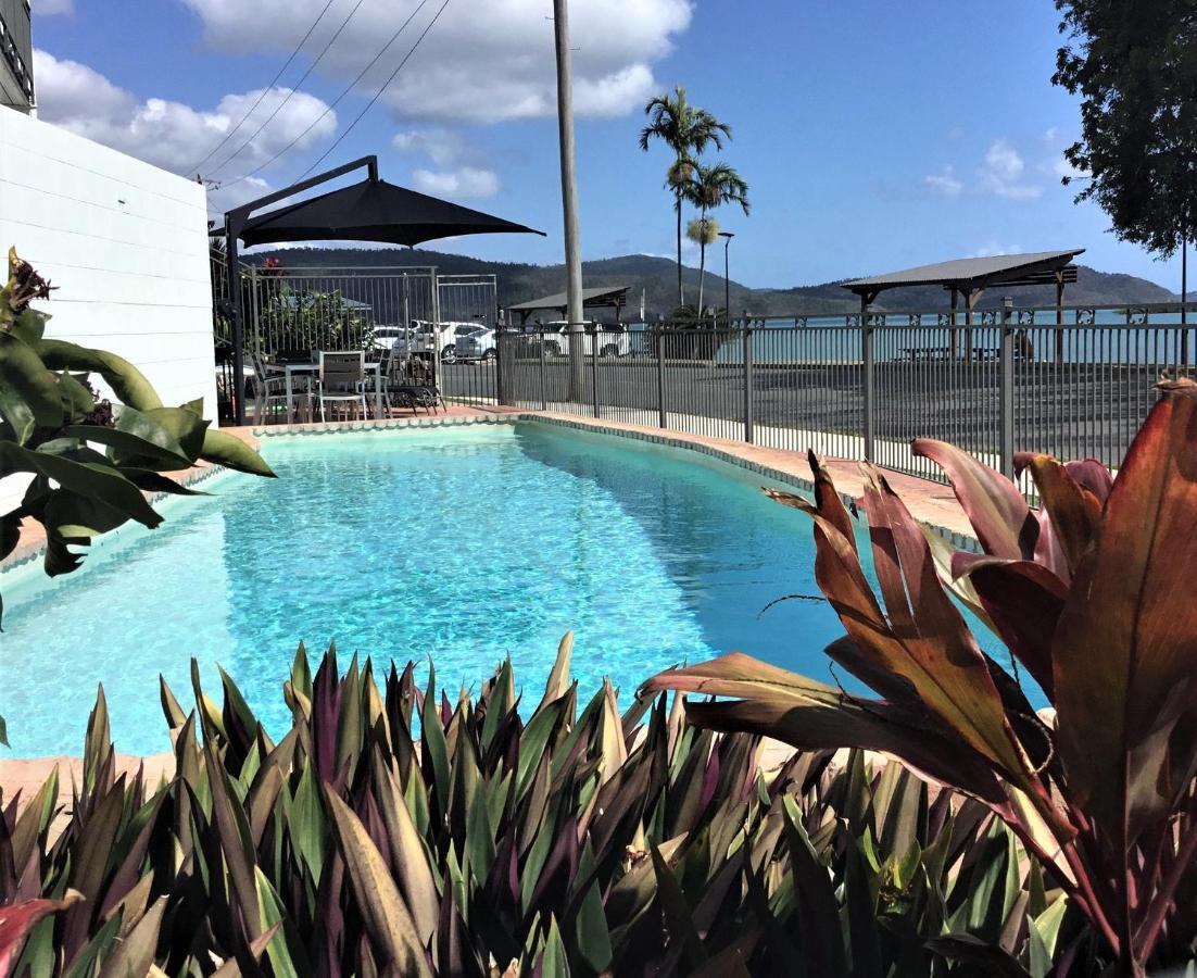 Whitsunday Waterfront Apartments Airlie Beach Eksteriør billede