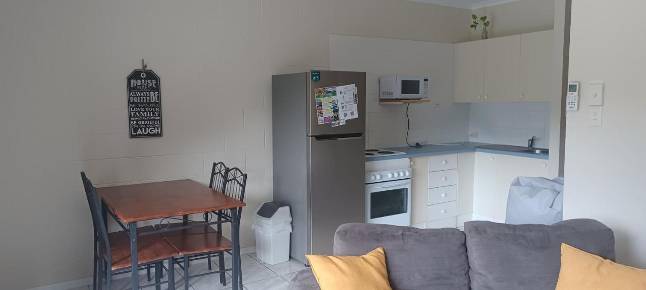 Whitsunday Waterfront Apartments Airlie Beach Eksteriør billede
