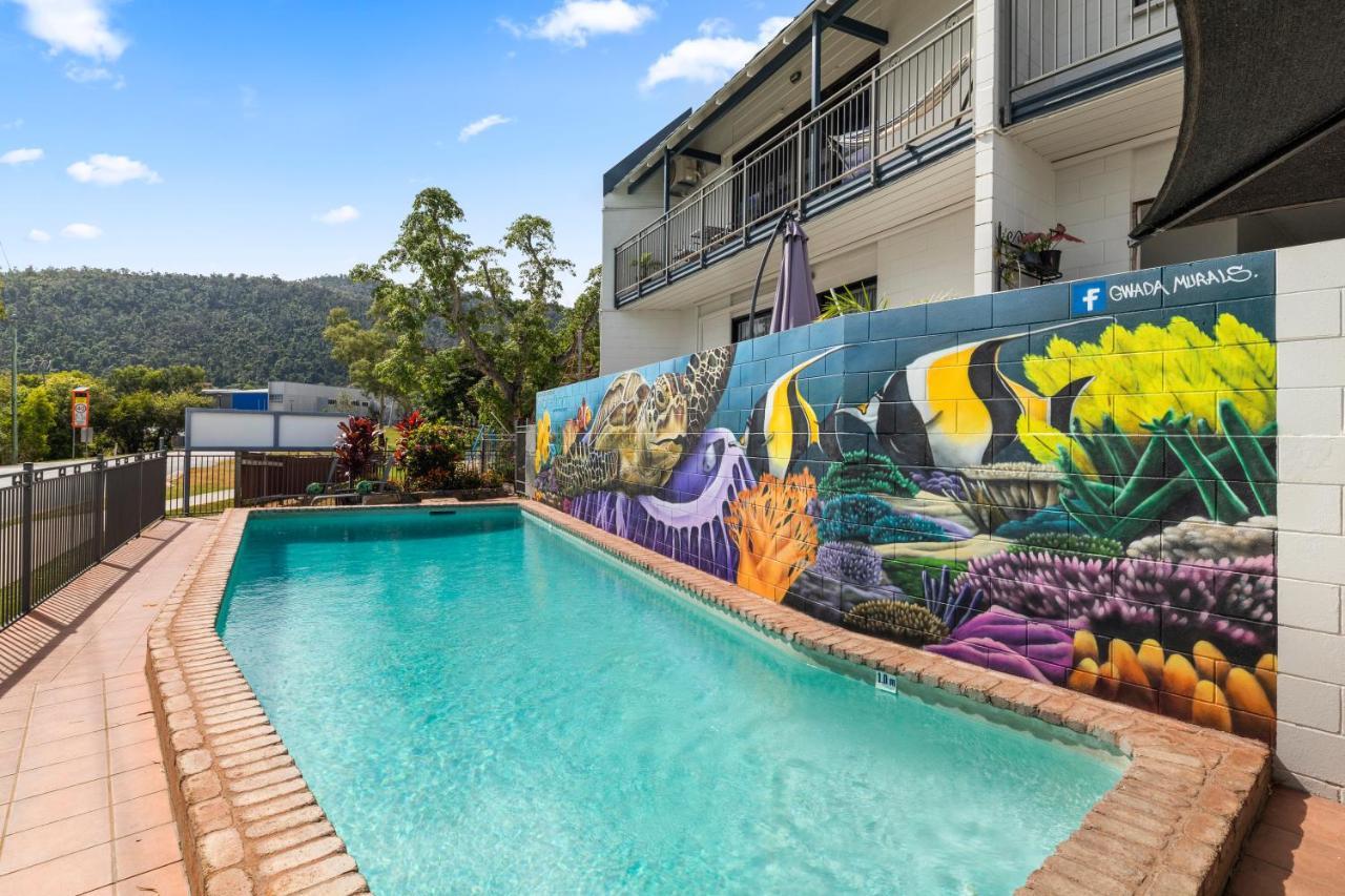 Whitsunday Waterfront Apartments Airlie Beach Eksteriør billede