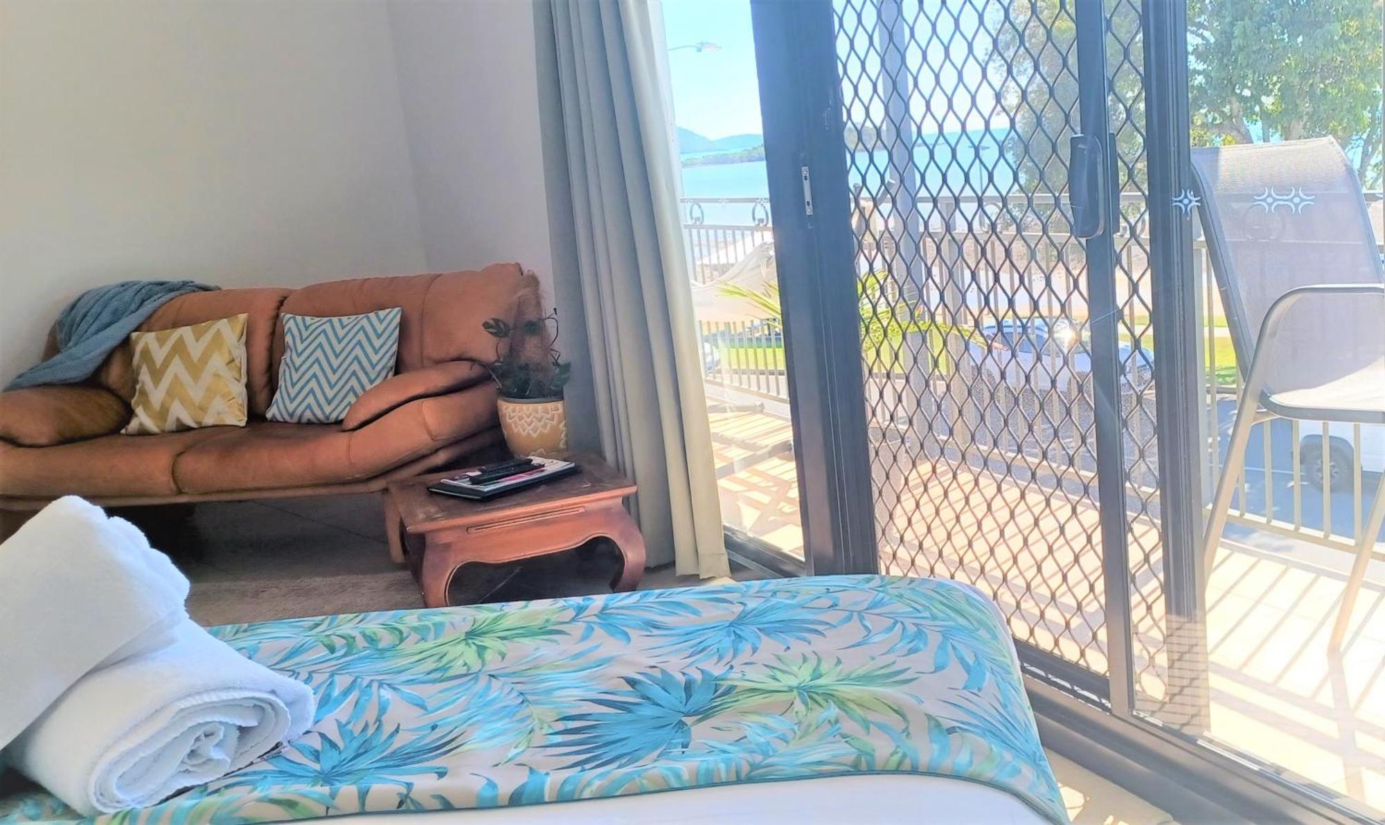 Whitsunday Waterfront Apartments Airlie Beach Eksteriør billede