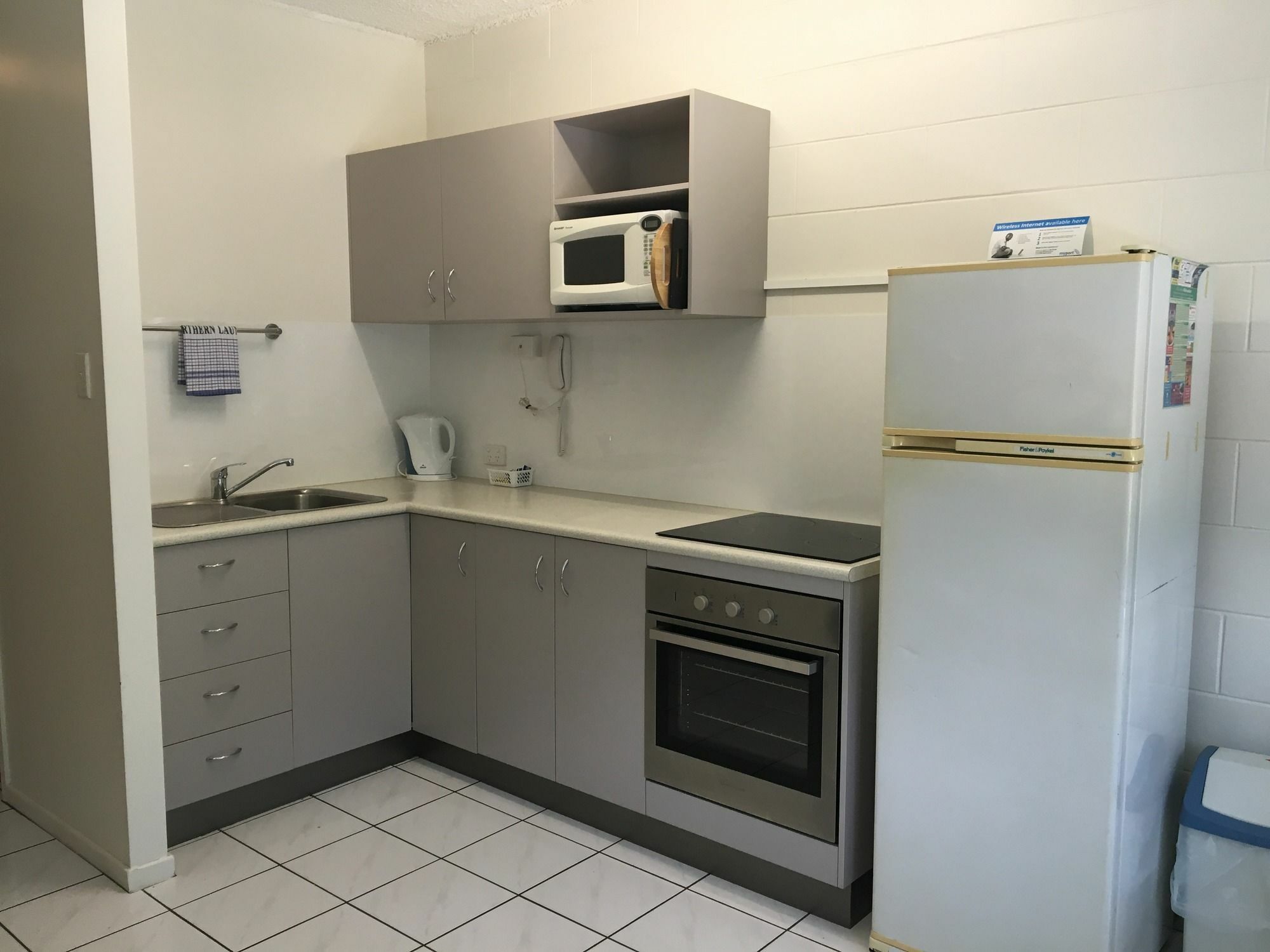 Whitsunday Waterfront Apartments Airlie Beach Eksteriør billede