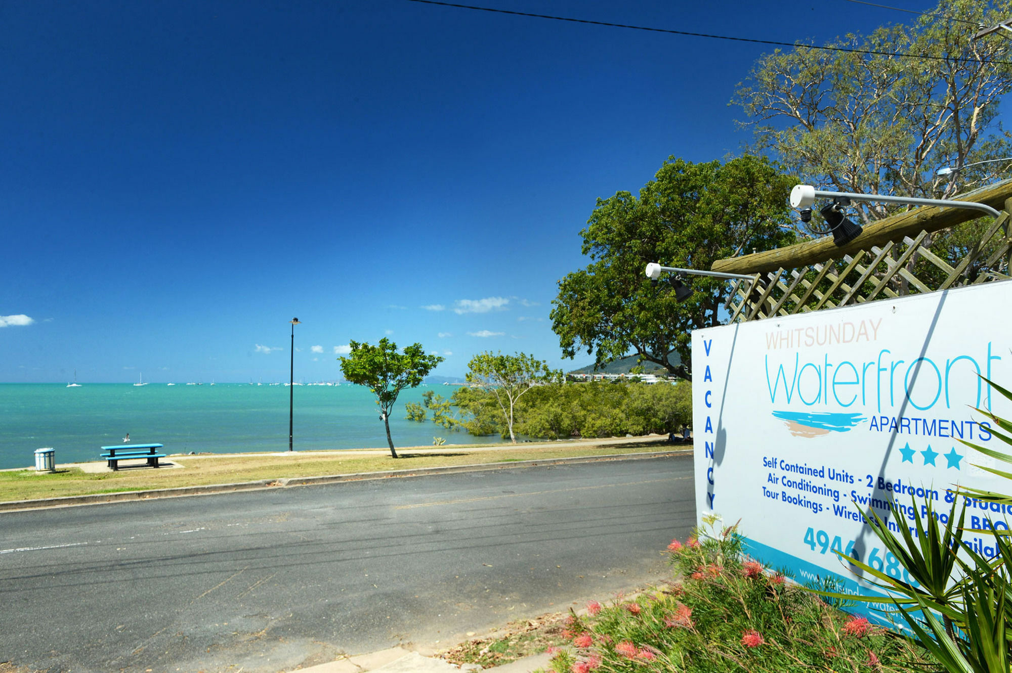 Whitsunday Waterfront Apartments Airlie Beach Eksteriør billede